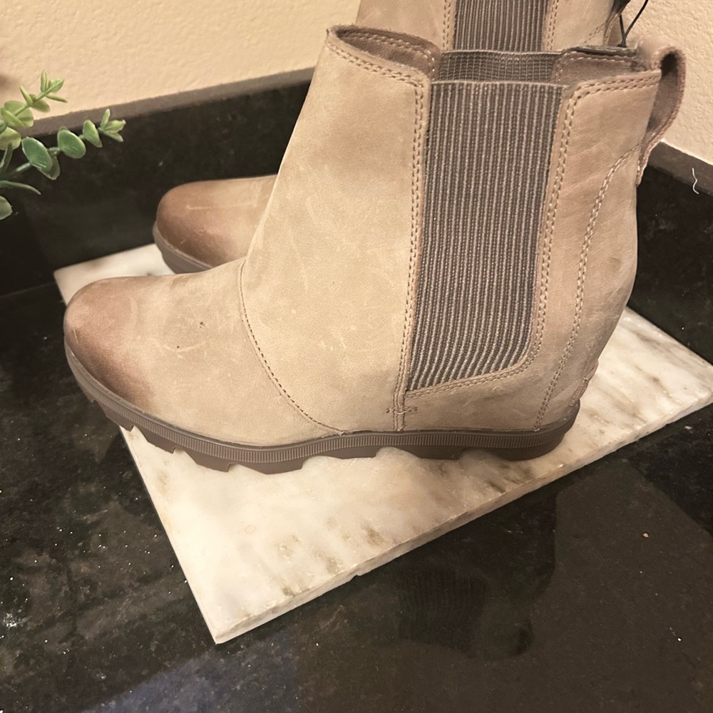 Sorel Joan Women's Beige Ankle Boots